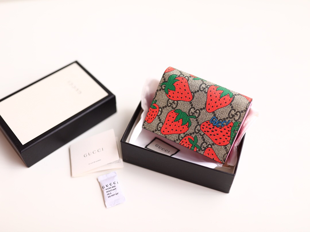 gucci strawberry wallet