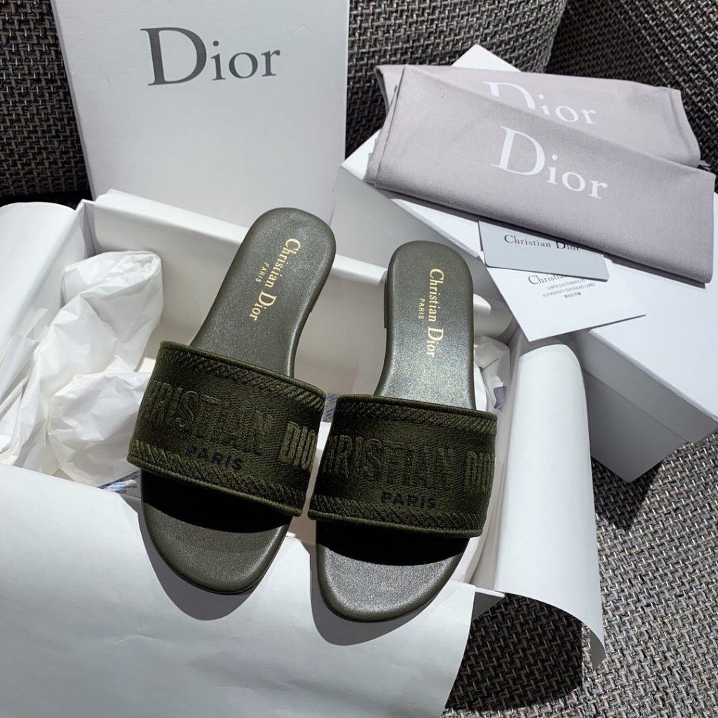 dior fluffy slides