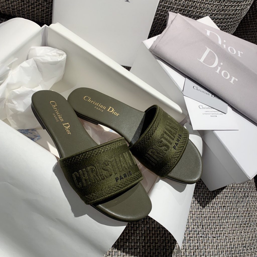 tan dior slides